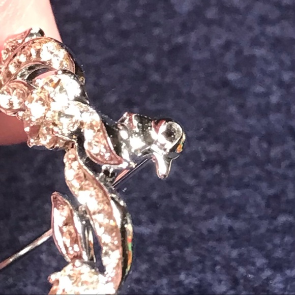 Vintage Wreath Brooch Pin - Picture 5 of 5